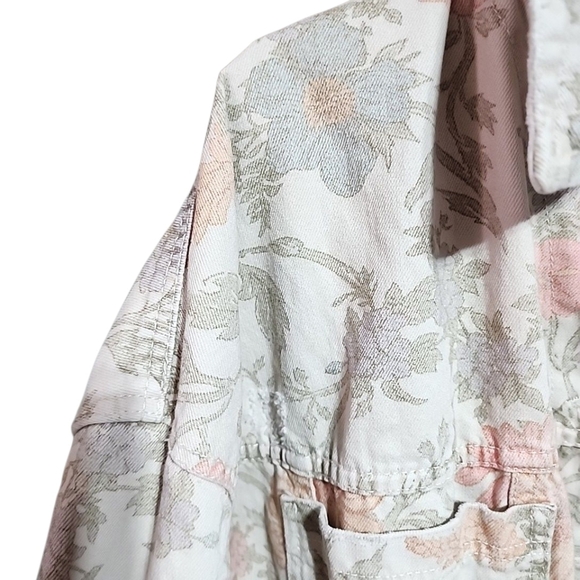 Free People-We The Free Oversized Floral Denim Trucker Jacket. Large - Picture 4 of 6